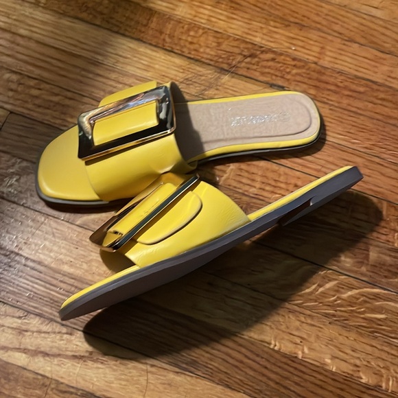 Charming Lady Slides - Picture 6 of 9